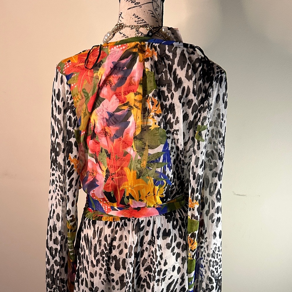 Chic Long Sleeve Leopard Print Maxi Dress with Vibrant Accents - Picture 10 of 16